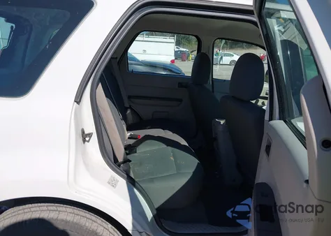 2011 Ford Escape Xls z USA, uszkodzony, nr VIN 1FMCU0C72BKC47968